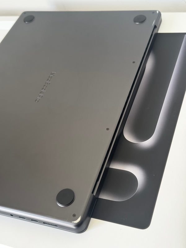 MacBook Pro 16'' M3 PRO 18Go 2To 18 coeurs 2024