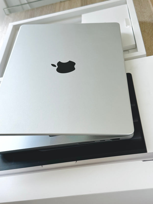 MacBook Pro 14'' M4 16Go 1To 2025 Noir Applecare+ 2028