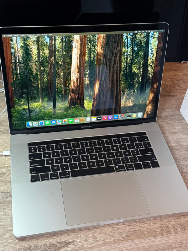 MacBook Pro 15" 2018 i7 8th Gen 2.6 Ghz 32Go 512Go