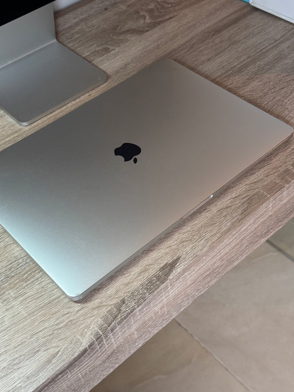 MacBook Pro 15" 2018 i7 8th Gen 2.6 Ghz 32Go 512Go