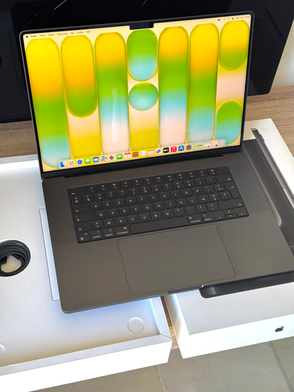 MacBook Pro 16'' 2024 M4 PRO 20 coeurs 14 coeurs 24Go 512Go