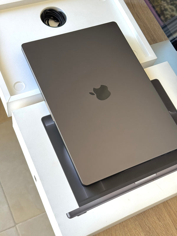 MacBook Pro 16'' M3 PRO 18 coeurs 18Go 1To Applecare+ Fev 2027