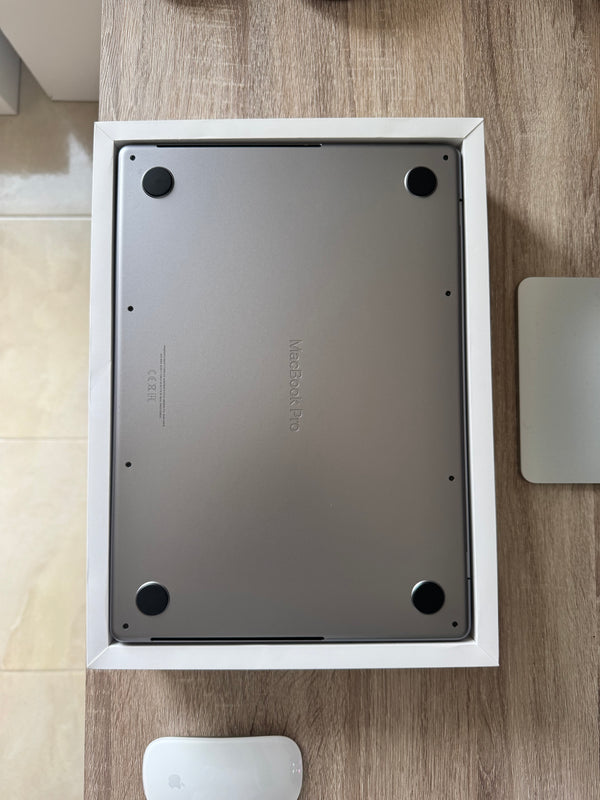 MacBook Pro 14" M3 2023 8Go 512Go Gris sideral