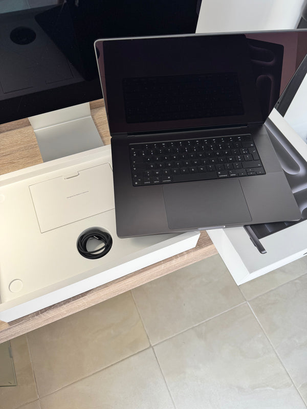MacBook Pro 16'' 2024 M4 PRO 20 coeurs 14 coeurs 24Go 512Go
