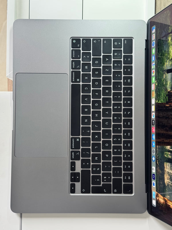 Macbook AIR 15M3 8G 256 Go SSD 10 coeurs