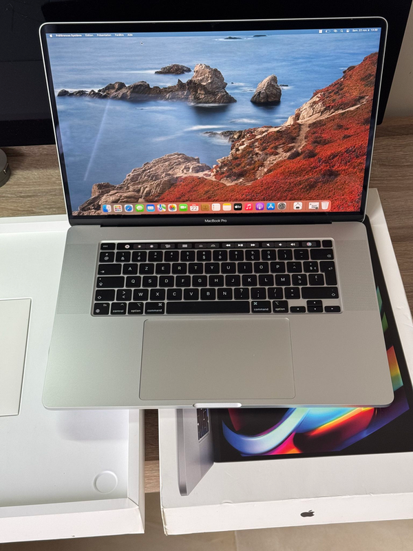 Macbook Pro + Logiciels 16'' i9 64 Go 1T 8 coeurs 2019 AMD 8Go