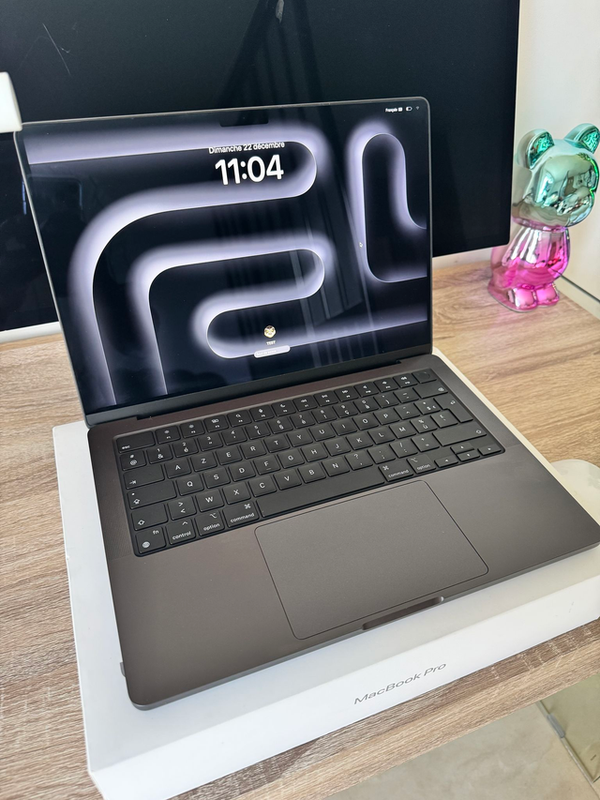 Macbook Pro 14" M3 PRO 18G 1TSSD 18 coeurs 2023Noir sideral