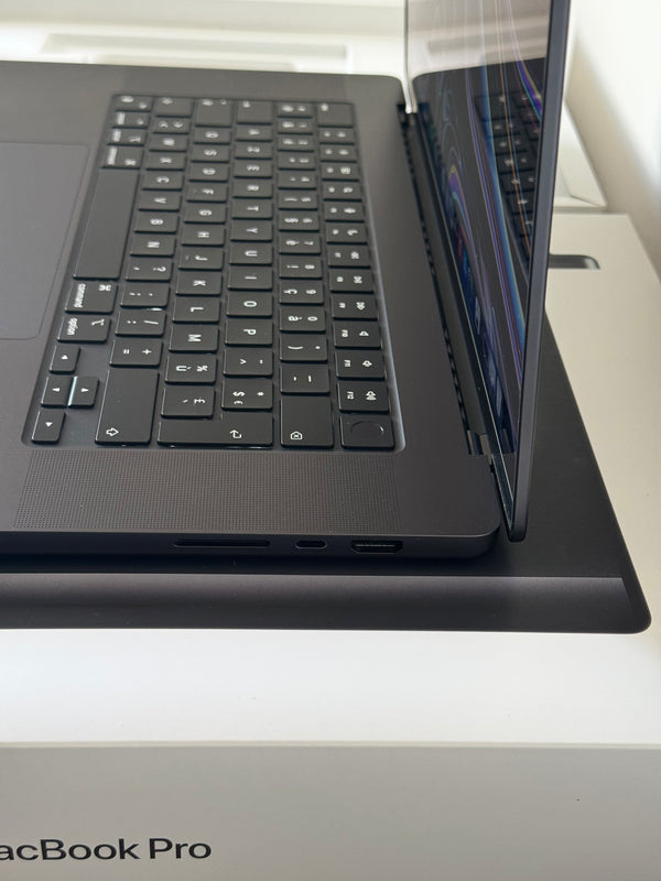 MacBook Pro 16'' M3 PRO 18Go 2To 18 coeurs 2024