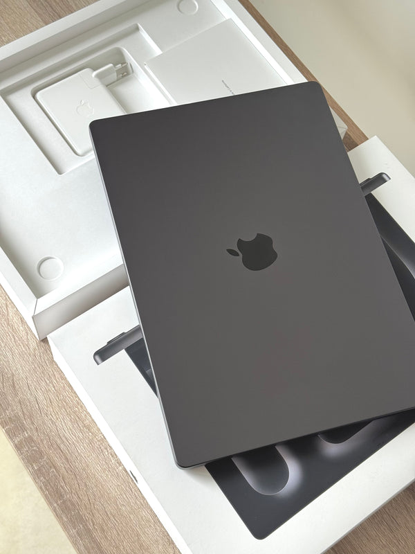 MacBook Pro 16" M3 PRO 18Go 512Go 2024 18 coeurs