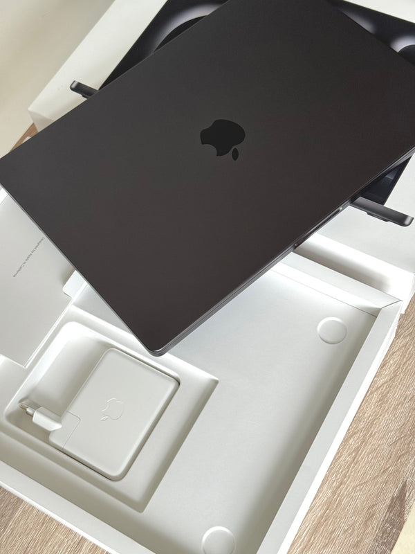 MacBook Pro 16" M3 PRO 18Go 512Go 2024 18 coeurs
