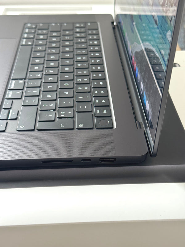 MacBook Pro 16" M3 PRO 18Go 512Go 2024 18 coeurs