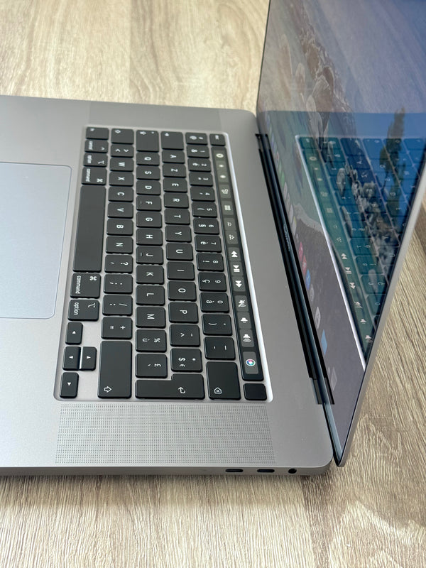 MacBook Pro 16" i9 2.4Ghz 64Go 2To 2020 AMD 5600M