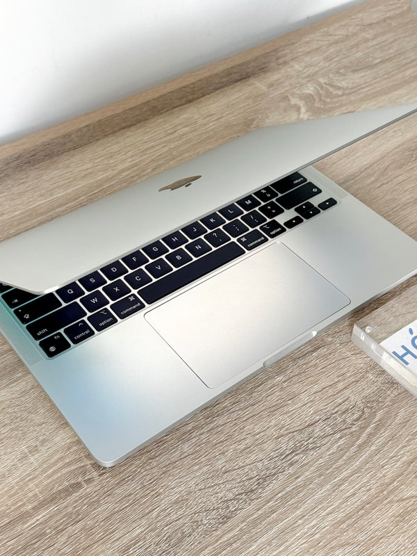 MacBook Pro 13'' M2 8Go 256Go 2024