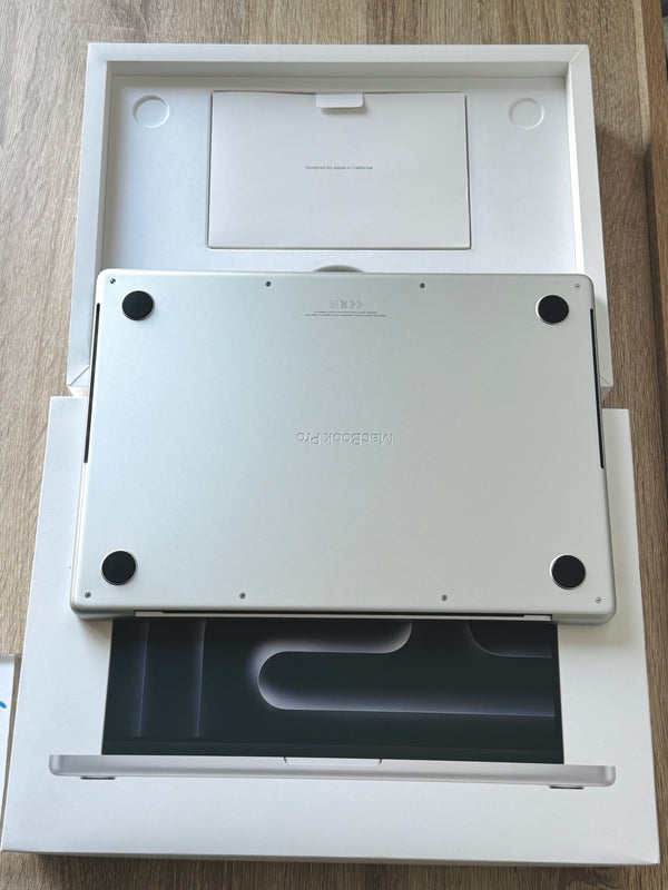 MacBook Pro 14'' M4 16Go 1To 2025 Noir Applecare+ 2028