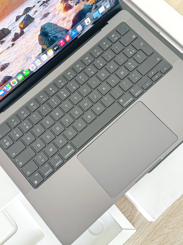 MacBook Pro 14" M3 PRO 36Go 512Go Noir sideral
