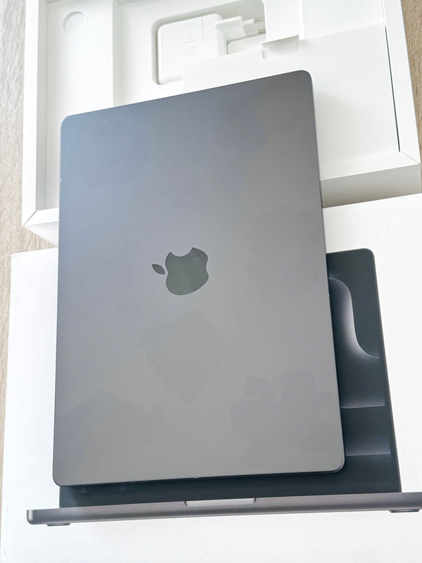 MacBook Pro 14" M3 PRO 36Go 512Go Noir sideral