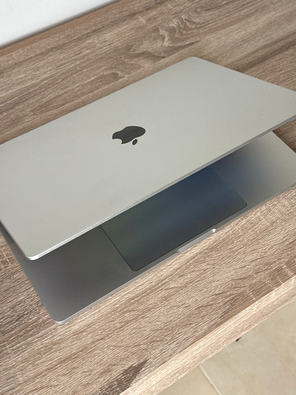 MacBook Pro 16" M1 pro 16Go 512Go 2021