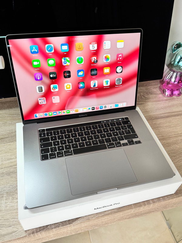 Macbook pro + Logiciels 16'' i9 2.3 16G 1 Tssd 2019