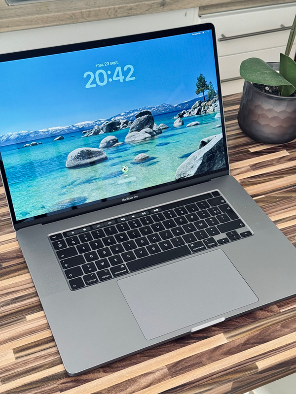 Macbook Pro 16" 2019 2.3 GHZ i9 32G 1TSSD 8 coeurs