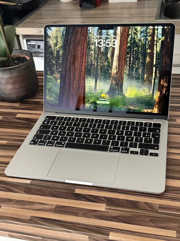 Macbook Air 13 M2 2022 8Go 256Go 15 cycles